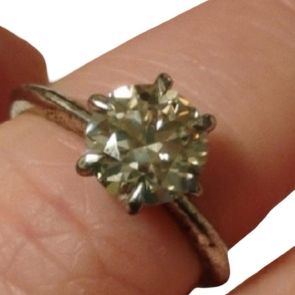 Moissanite Diamond 2 carat Sterling Silver Ring 7.5 💍 - Picture 2 of 8